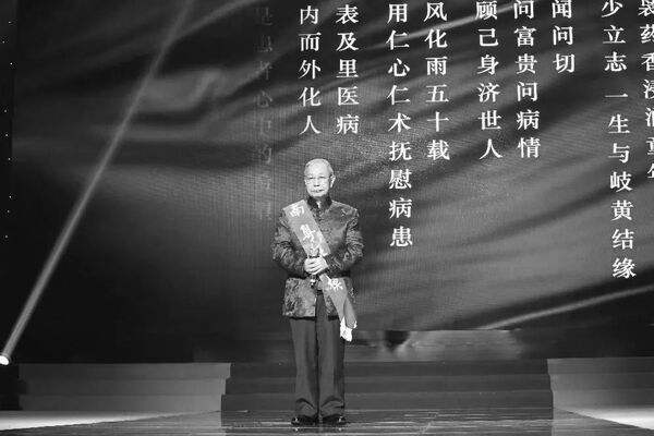3-禤国维荣获“南粤楷模”称号.jpg